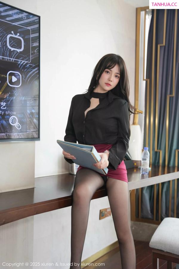   [XiuRen]高清写真图 2025.07.09 No.10527 软情 黑丝制服第8张图片
